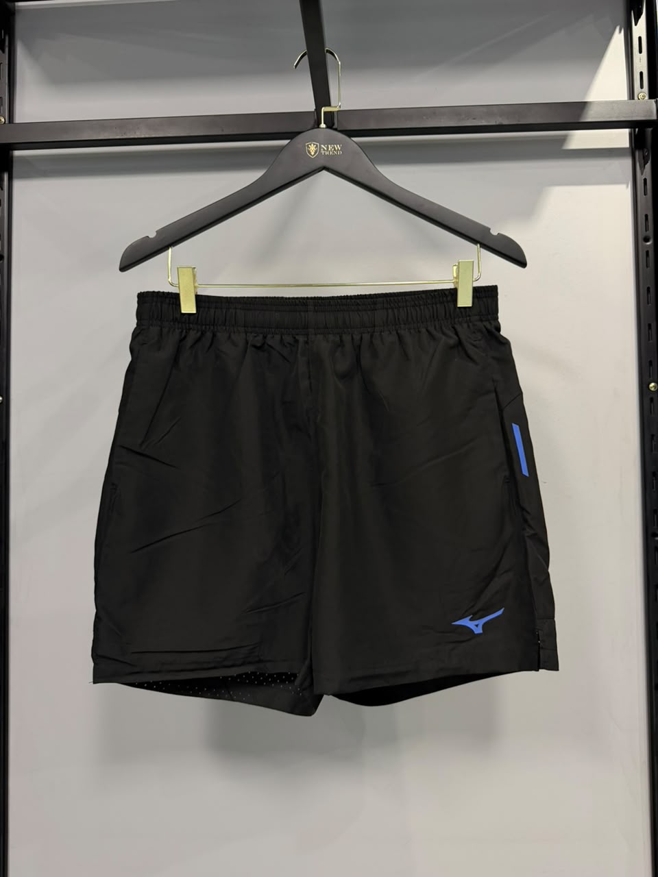 Bermuda Mizuno Training Preta com Detalhe Azul