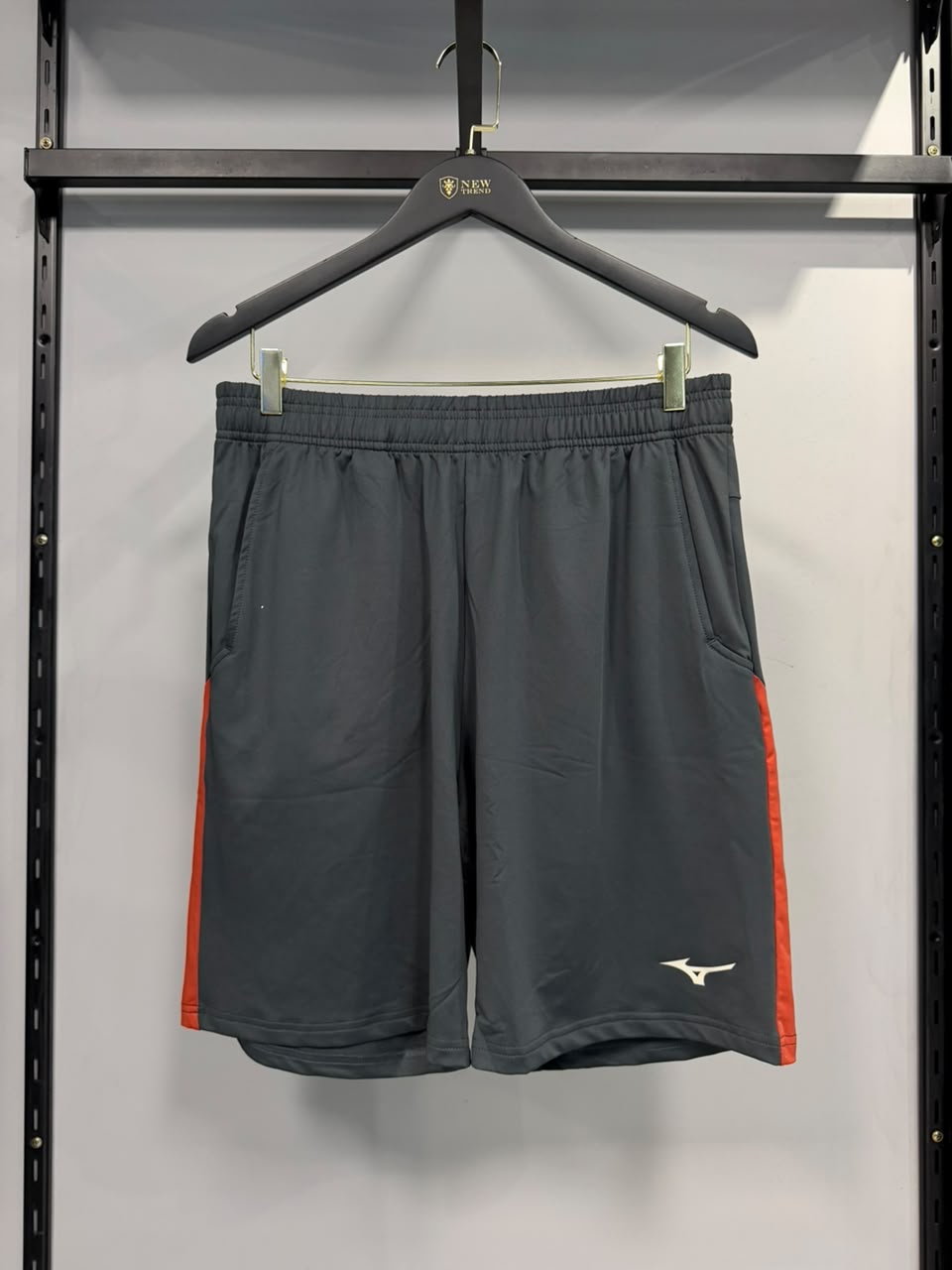 Bermuda Mizuno Pro Grafite com Detalhe Laranja