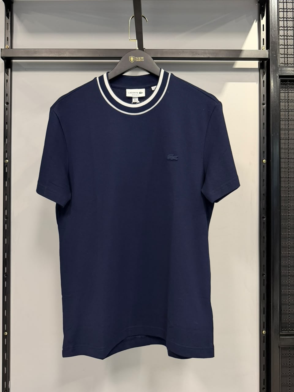 Camiseta Lacoste Azul Marinho com Gola Listrada