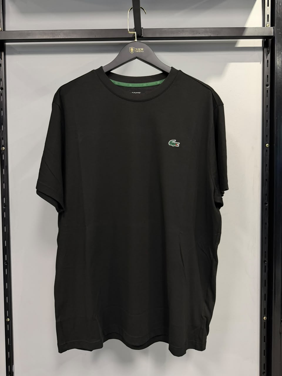 Camiseta Lacoste Sport Preta com Croc Colorido